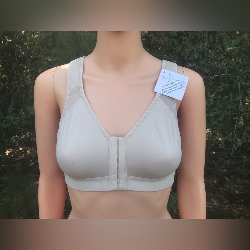 NWT Front-Closure Bra - Picture 3 of 15
